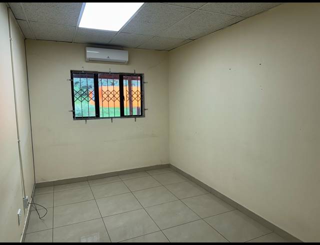 90M² OFFICE TO LET IN BRIARDENE